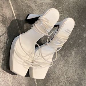 Jeffrey Campbell Primadonna in white